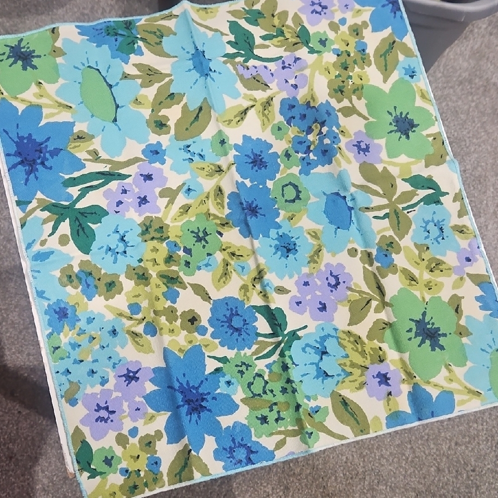 Mid Century Modern Vintage Floral Patterned Napkin Set - Picture 3 of 5